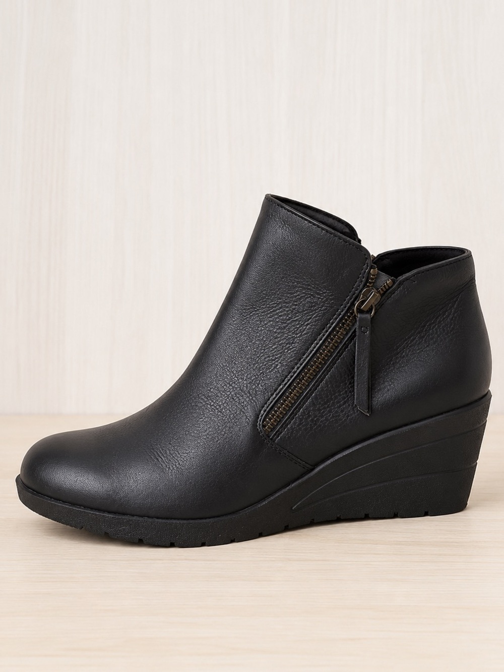 Sofft Black Leather Wedge Ankle Boots Size 11 Side Zip Comfort Booties